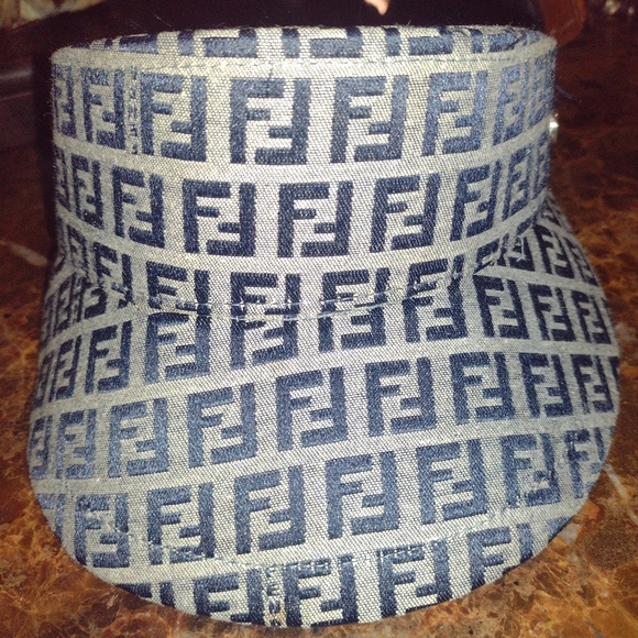 VINTAGE 90'S FENDI LIKE NEW - Picture 2 of 4